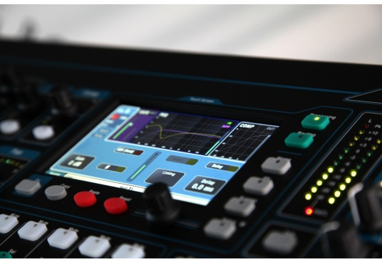 Цифровой микшерный пульт Allen Heath QU-24
