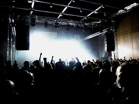 Сцена для концертів, фестивалів, виступів музикантів та артистів
